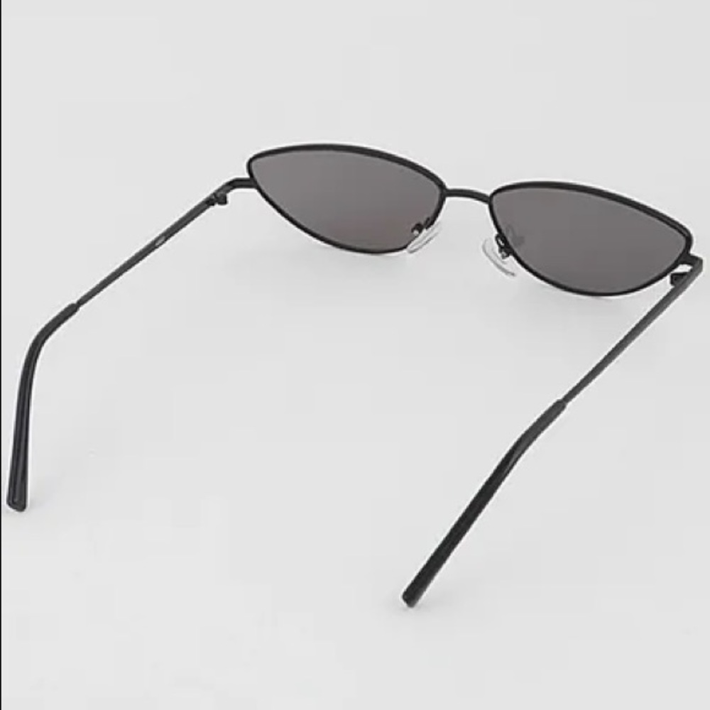 Cat Eye Sunglasses • Black